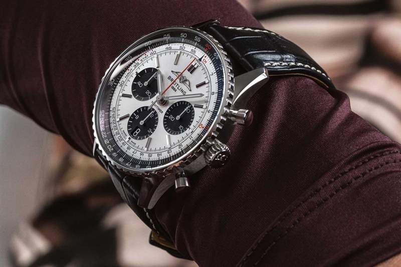 百年灵NAVITIMER B01 CHRONOGRAPH 43新鲜色系抢眼登场-复刻表