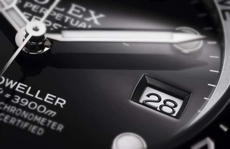 日期窗放大8%，提升视读清晰度。 （Rolex）