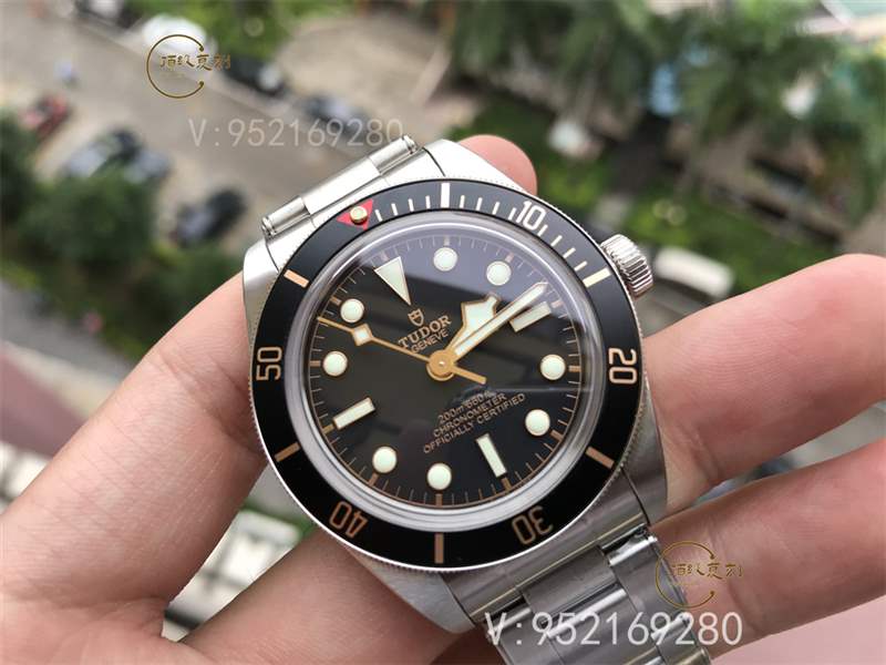 ZF廠帝舵碧灣M79030N腕表頂級(jí)復(fù)刻版本對(duì)比正品怎么樣-復(fù)刻表