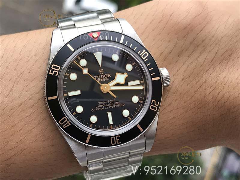 ZF廠帝舵碧灣M79030N腕表頂級(jí)復(fù)刻版本對(duì)比正品怎么樣-復(fù)刻表