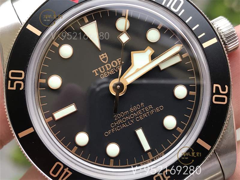 ZF廠帝舵碧灣M79030N腕表頂級(jí)復(fù)刻版本對(duì)比正品怎么樣-復(fù)刻表