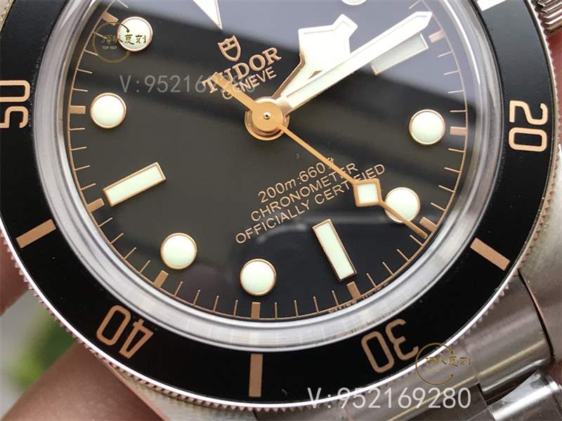 ZF廠帝舵碧灣M79030N腕表頂級(jí)復(fù)刻版本對(duì)比正品怎么樣-復(fù)刻表