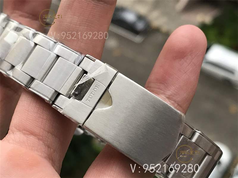ZF廠帝舵碧灣M79030N腕表頂級(jí)復(fù)刻版本對(duì)比正品怎么樣-復(fù)刻表