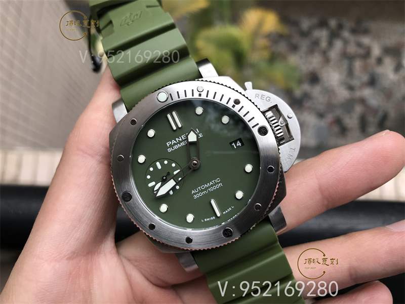 VS厂沛纳海pam1055绿?;旮纯套龉ぴ趺囱?别具一格的军绿色-复刻表