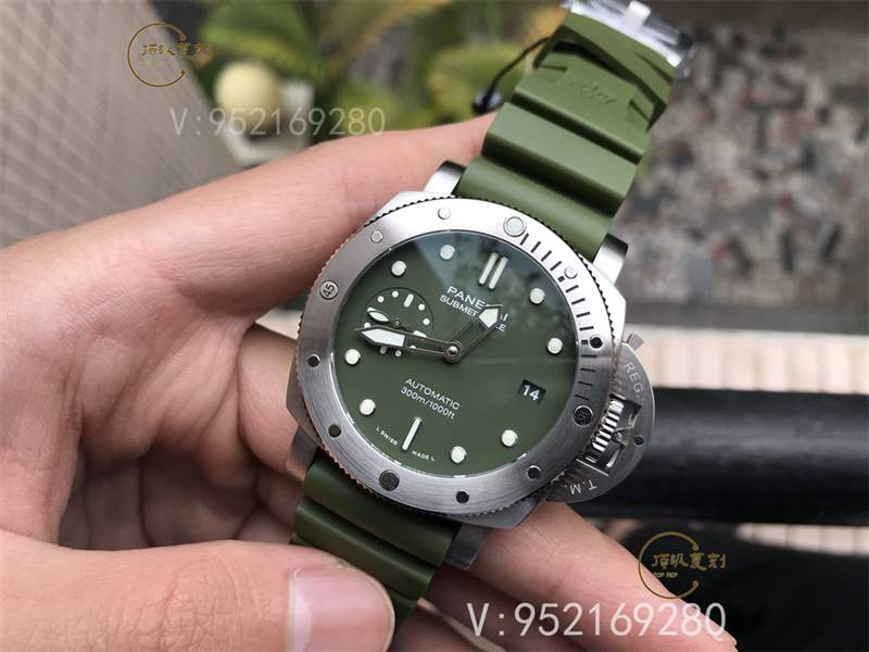 VS厂沛纳海pam1055绿?;旮纯套龉ぴ趺囱?别具一格的军绿色-复刻表
