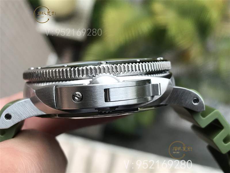 VS厂沛纳海pam1055绿?;旮纯套龉ぴ趺囱?别具一格的军绿色-复刻表