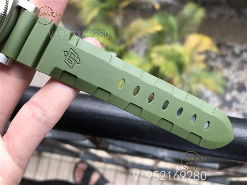 VS厂沛纳海pam1055绿?;旮纯套龉ぴ趺囱?别具一格的军绿色-复刻表