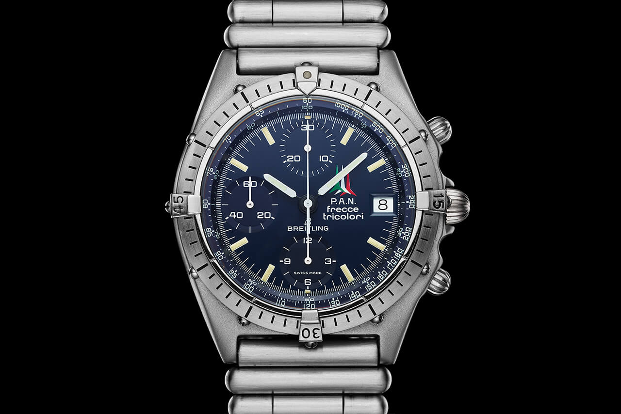 百年靈 Chronomat B01 42 Frecce Tricolori 限量版，藍(lán)色表盤和同色計時盤