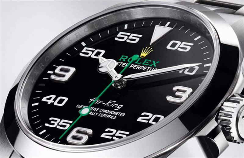 3、6、9點時標填入Chromalight夜光塗料，強化手錶的夜視效果。（Rolex）