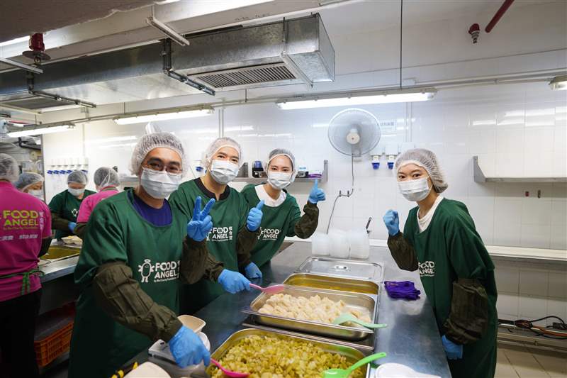 蘇麗與惜食堂合作，每月捐贈近千個飯餐予有需要之人