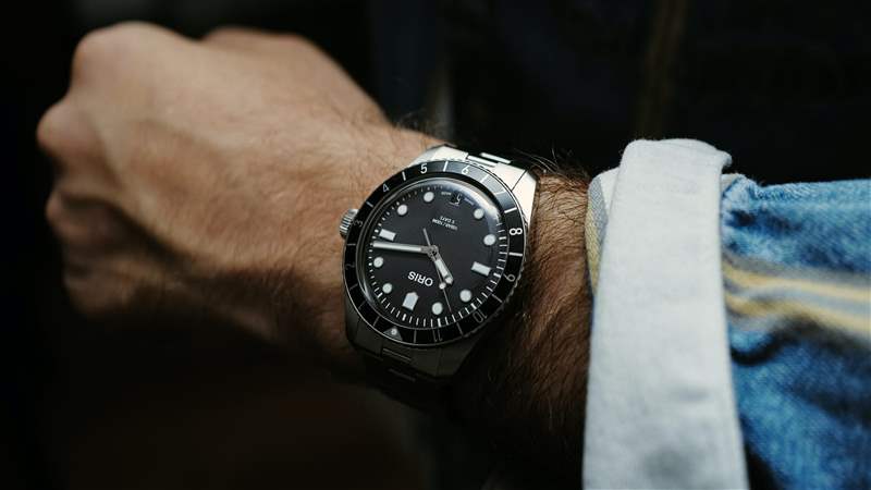使用新款Oris Divers 65 亲身体验 12 小时表圈和哑光表盘-复刻表
