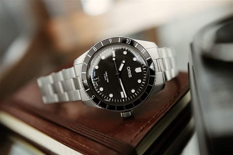 使用新款Oris Divers 65 亲身体验 12 小时表圈和哑光表盘-复刻表