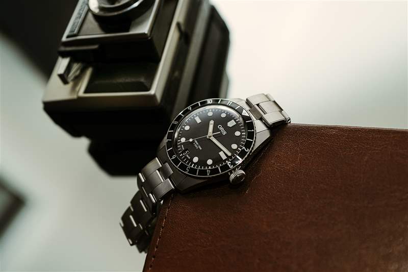 使用新款Oris Divers 65 亲身体验 12 小时表圈和哑光表盘-复刻表