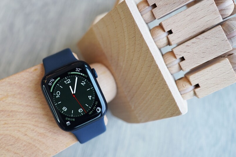 Apple Watch Series 8／SE开箱近赏细节及了解全新功能！ Series 8 vs SE买边只好？