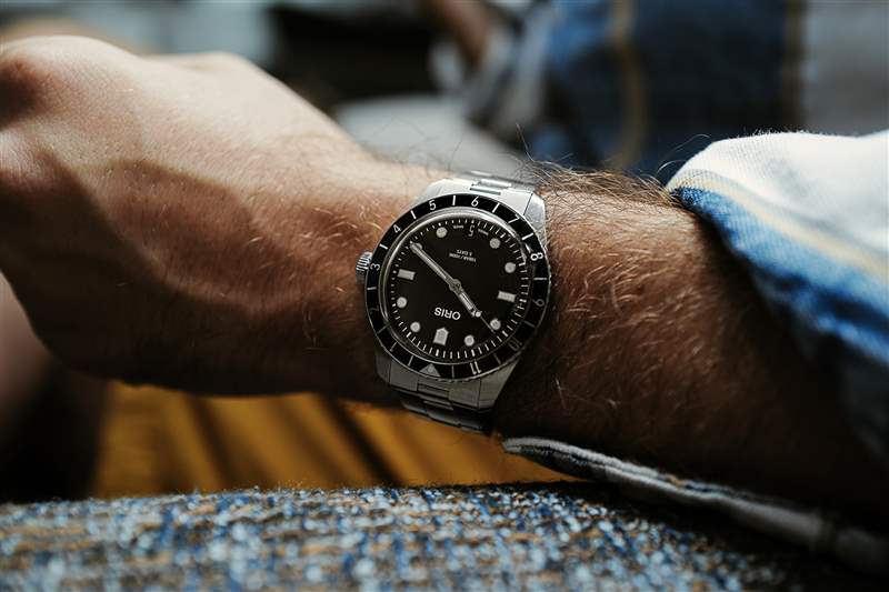 使用新款Oris Divers 65 亲身体验 12 小时表圈和哑光表盘-复刻表