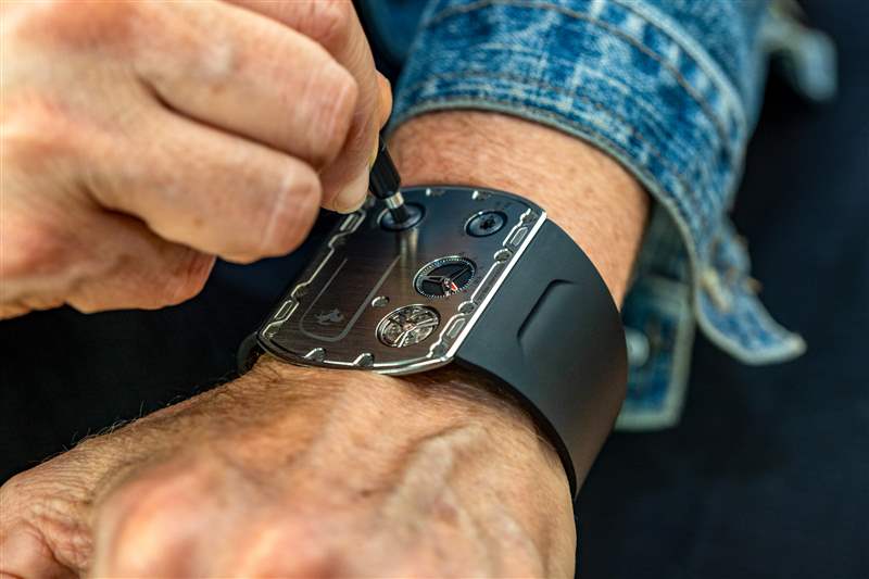 亲身体验佩戴世界上最薄的手表 Richard Mille RM UP-01 的感觉-复刻表