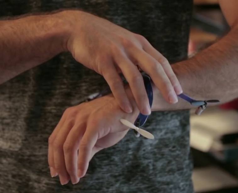 Nixie Wrist可穿戴飛行無(wú)人機(jī)-復(fù)刻表