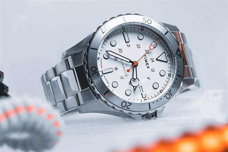 Timex Navi XL 側(cè)放。