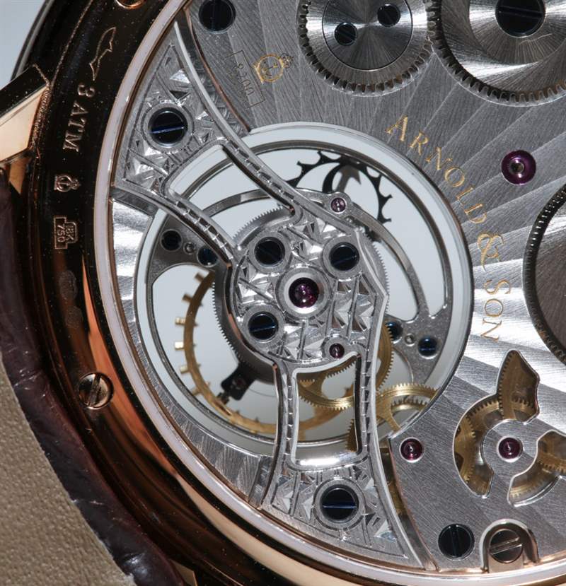 Arnold & Son UTTE“超薄陀飞轮”手表评论-复刻表