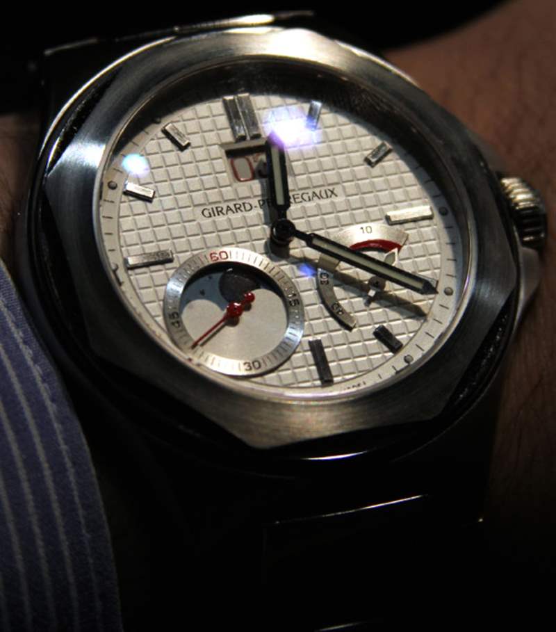 Girard-Perregaux Sport Classique Laureato EVO3 Large Date Mens Watch 80185-11-131-11A See larger image Share your own customer imagesGirard-Perregaux Sport Classique Laureato EVO3 GP芝柏表运动经典劳雷亚托Evo 3大日历手表-复刻表