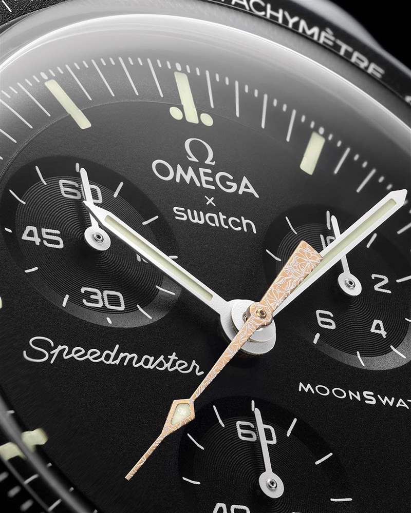 2023年6月Mission to Moonshine? Gold的新亮點是在鍍Moonshine?金指針上加入白色花朵輪廓圖案。（IG@swatch）