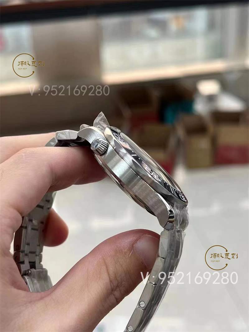 VS厂(SBF厂)黑海马300机芯还会一眼假吗,VS厂8800机芯还原正品避震器-复刻表